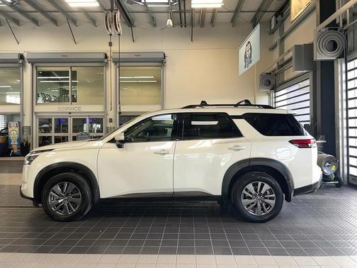 2024 Nissan Pathfinder SV 4WD