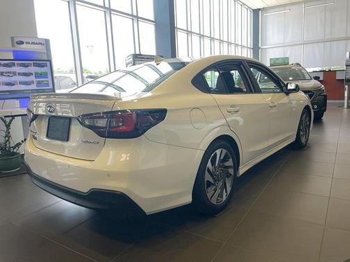 Crystal White Pearl 2025 Subaru Legacy Limited