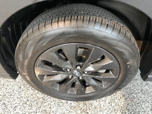 Crystal Black Silica 2025 Subaru Outback Onyx Edition