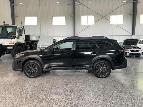 Crystal Black Silica 2025 Subaru Outback Onyx Edition