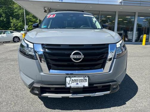 2023 Nissan Pathfinder SL 4WD