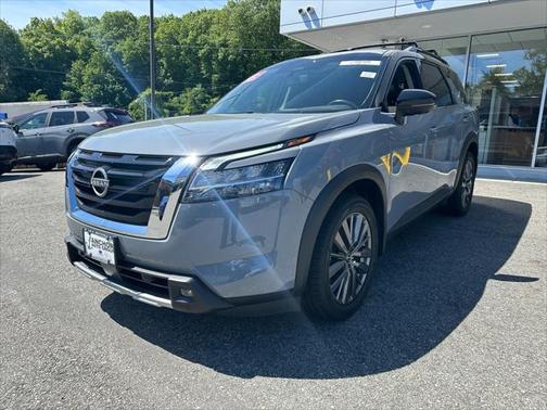 2023 Nissan Pathfinder SL 4WD