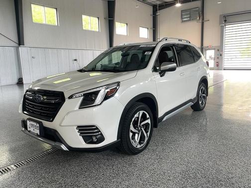 Crystal White Pearl 2023 Subaru Forester Touring