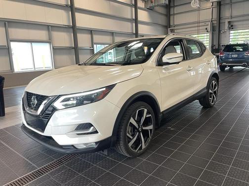 Pearl White Tricoat 2022 Nissan Rogue Sport SL