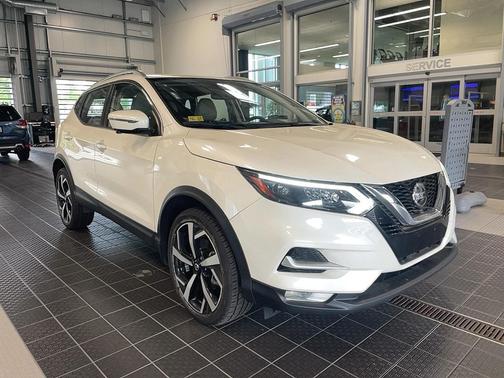 Pearl White Tricoat 2022 Nissan Rogue Sport SL