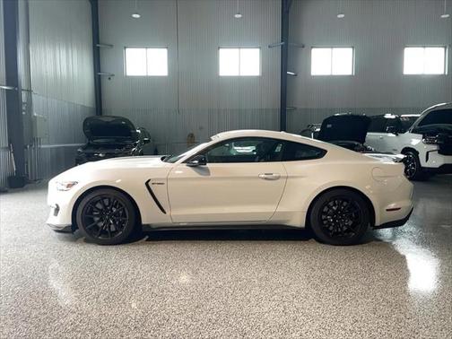 2016 Ford Shelby GT350 Base