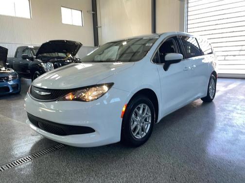 2023 Chrysler Voyager LX