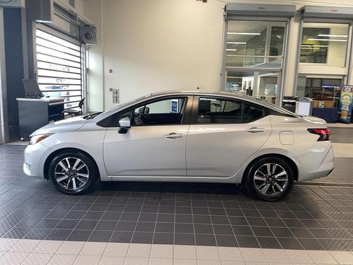 2024 Nissan Versa 1.6 SV