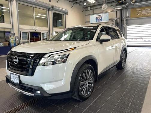 2023 Nissan Pathfinder SL 4WD