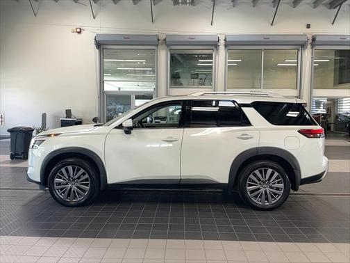 2023 Nissan Pathfinder SL 4WD