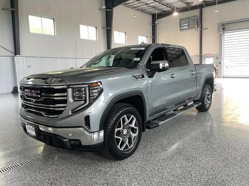 Sterling Metallic 2024 GMC Sierra 1500 SLT