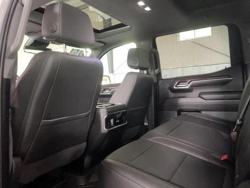 Sterling Metallic 2024 GMC Sierra 1500 SLT