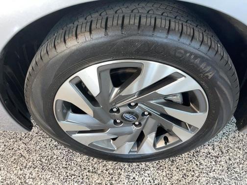Ice Silver Metallic 2025 Subaru Legacy Limited