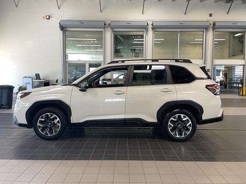 Crystal White Pearl 2025 Subaru Forester Premium
