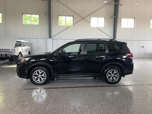Crystal Black Silica 2020 Subaru Forester Premium