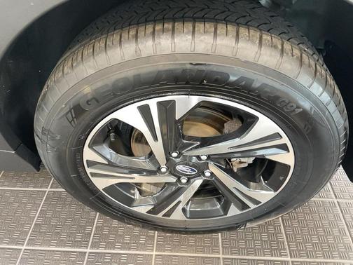 Crystal White Pearl 2024 Subaru Crosstrek Premium