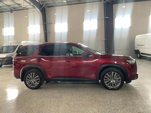 2024 Nissan Pathfinder SL 4WD