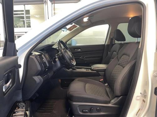 2022 Nissan Pathfinder SV 4WD