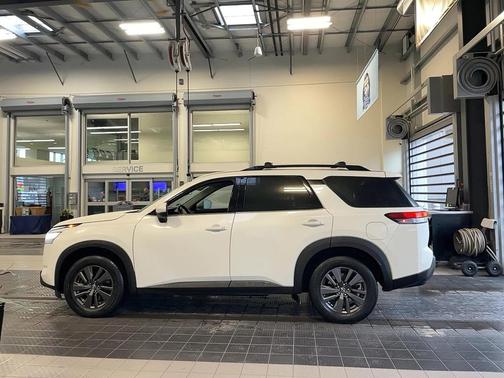 2022 Nissan Pathfinder SV 4WD