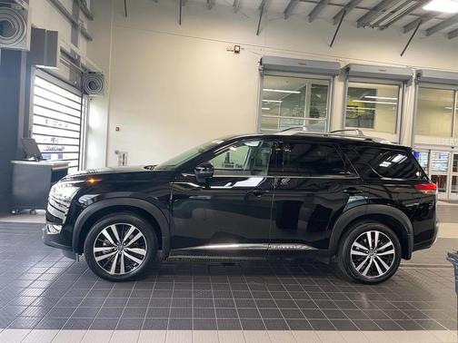 2025 Nissan Pathfinder Platinum 4WD