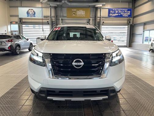 2025 Nissan Pathfinder Platinum 4WD