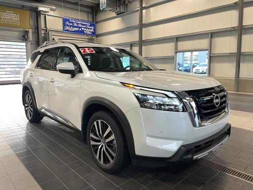 2025 Nissan Pathfinder Platinum 4WD