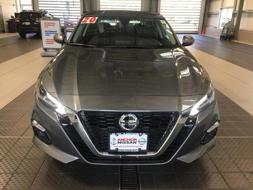 Photo 3 of 22 of 2020 Nissan Altima 2.5 SV