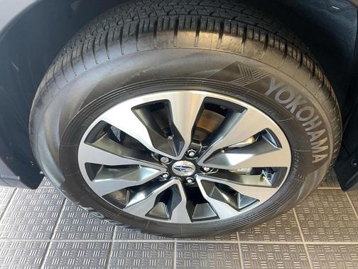 Crystal Black Silica 2023 Subaru Outback Touring XT