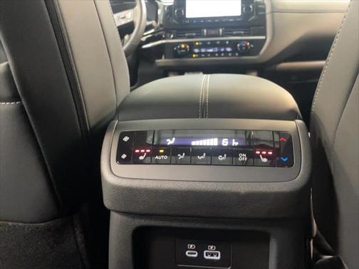 2025 Nissan Pathfinder SL 4WD