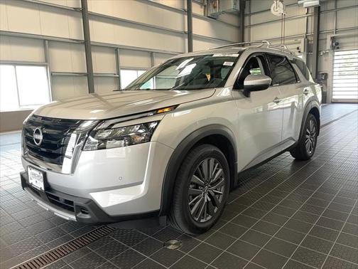 2025 Nissan Pathfinder SL 4WD