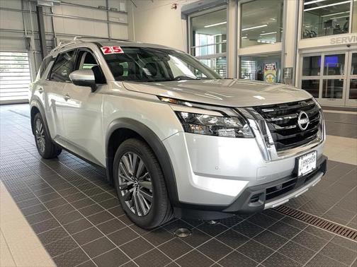 2025 Nissan Pathfinder SL 4WD