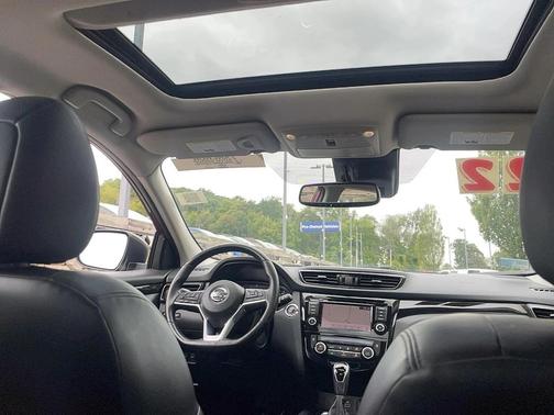 2022 Nissan Rogue Sport SL