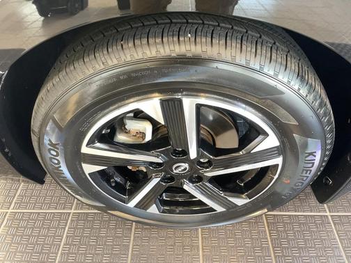 Super Black 2024 Nissan Sentra SV