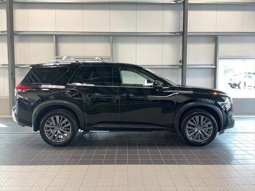 2025 Nissan Pathfinder SL 4WD