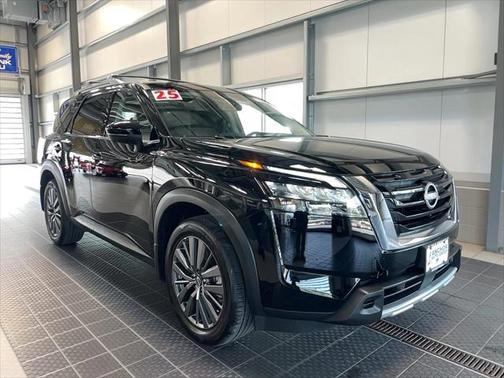 2025 Nissan Pathfinder SL 4WD