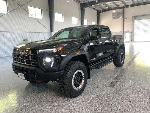 Onyx Black 2024 GMC Canyon AT4X