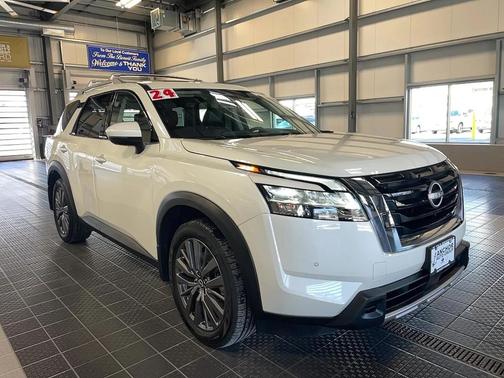 2024 Nissan Pathfinder SL 4WD
