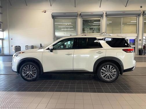 2024 Nissan Pathfinder SL 4WD