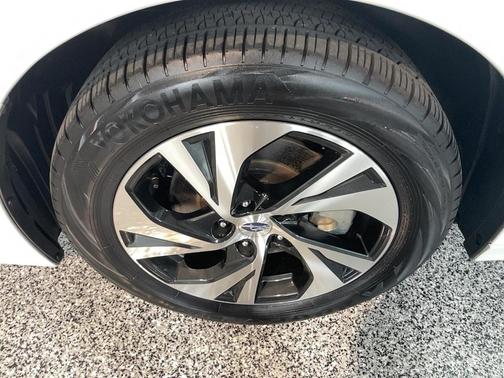 Crystal White Pearl 2025 Subaru Legacy Premium