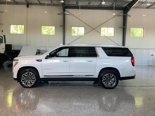 White Frost Tricoat 2024 GMC Yukon XL Denali Ultimate