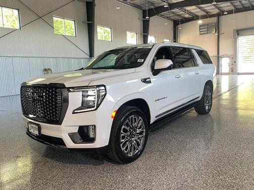 White Frost Tricoat 2024 GMC Yukon XL Denali Ultimate