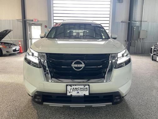 2023 Nissan Pathfinder SL 4WD