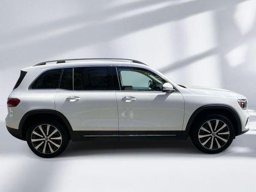 Polar White 2022 Mercedes-Benz GLB 250 Base 4MATIC
