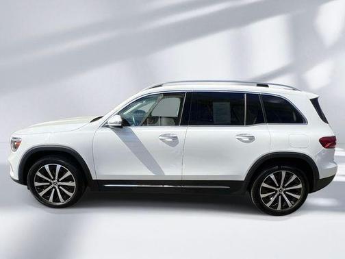 Polar White 2022 Mercedes-Benz GLB 250 Base 4MATIC
