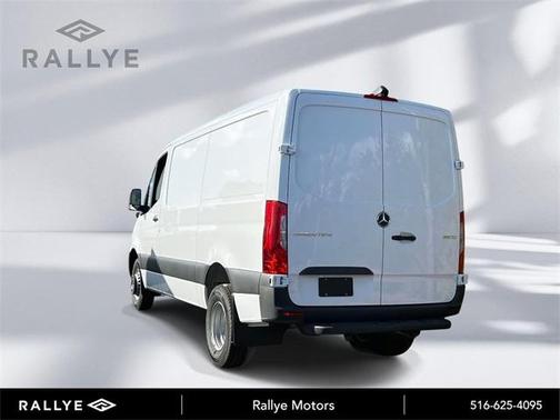 2025 Mercedes-Benz Sprinter 3500 144 WB Standard Roof Cargo