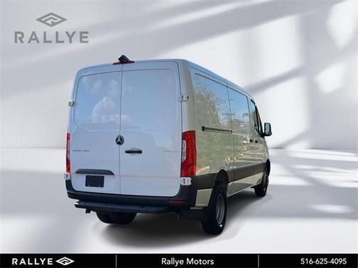 2025 Mercedes-Benz Sprinter 3500 144 WB Standard Roof Cargo