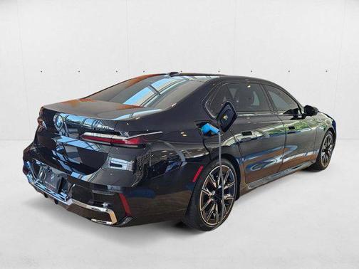Black Sapphire Metallic 2025 BMW i7 M70