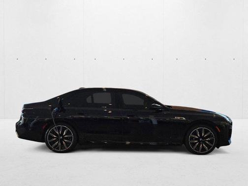 Black Sapphire Metallic 2025 BMW i7 M70