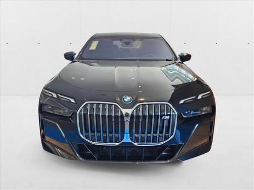 2025 BMW i7 M70