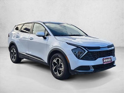 Glacial White Pearl 2025 Kia Sportage LX
